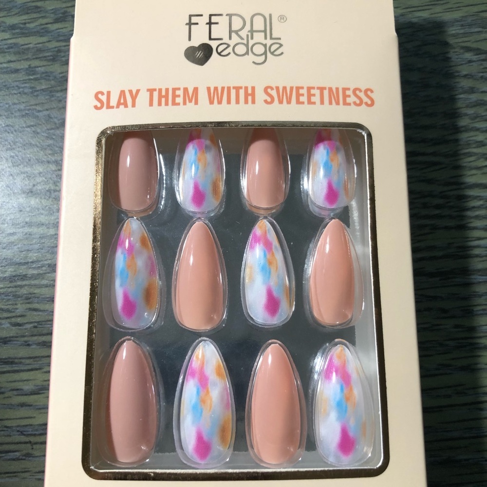 Feral Edge Press-on Glue-on Medium Almond Nails 24pcs